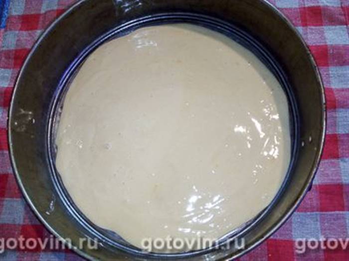 Десерт із полуниці з желе, сиром і мигдальною крихтою