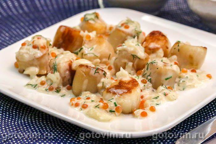 Гребінці в соусі з шампанського і червоної ікри. Фотографія рецепта