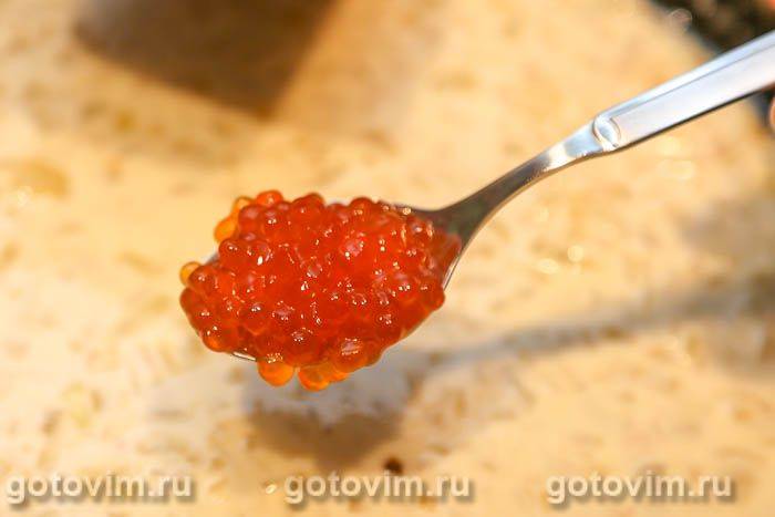 Гребінці в соусі з шампанського і червоної ікри