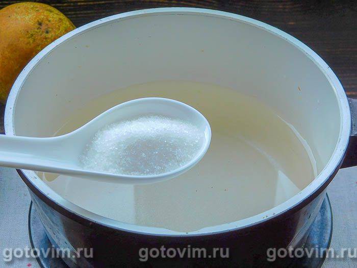 Груша в тісті