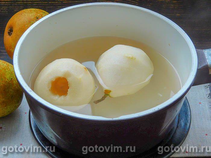 Груша в тісті