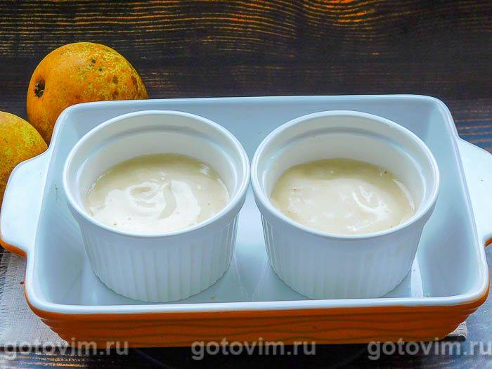 Груша в тісті