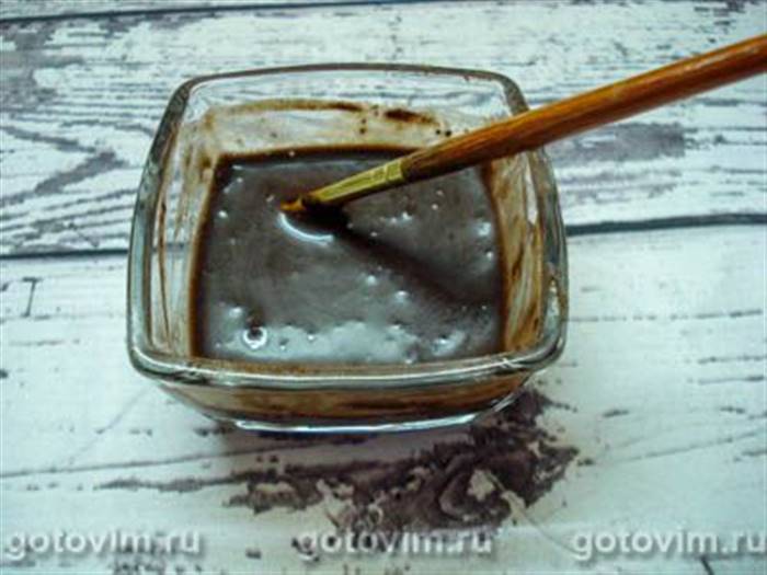 Великодні прикраси - цукрові яйця в шоколадному гніздечку