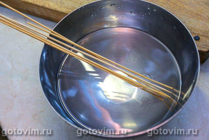 Курячі крильця на шпажках у духовці