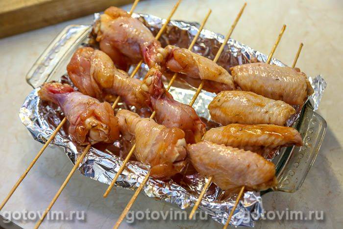 Курячі крильця на шпажках у духовці