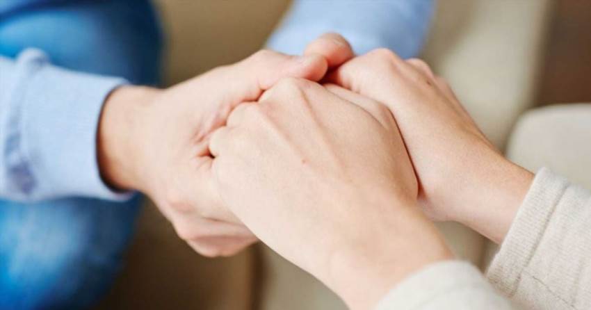 Як допомогти людині, не роблячи гірше – посібник із емпатії та практичної допомоги
